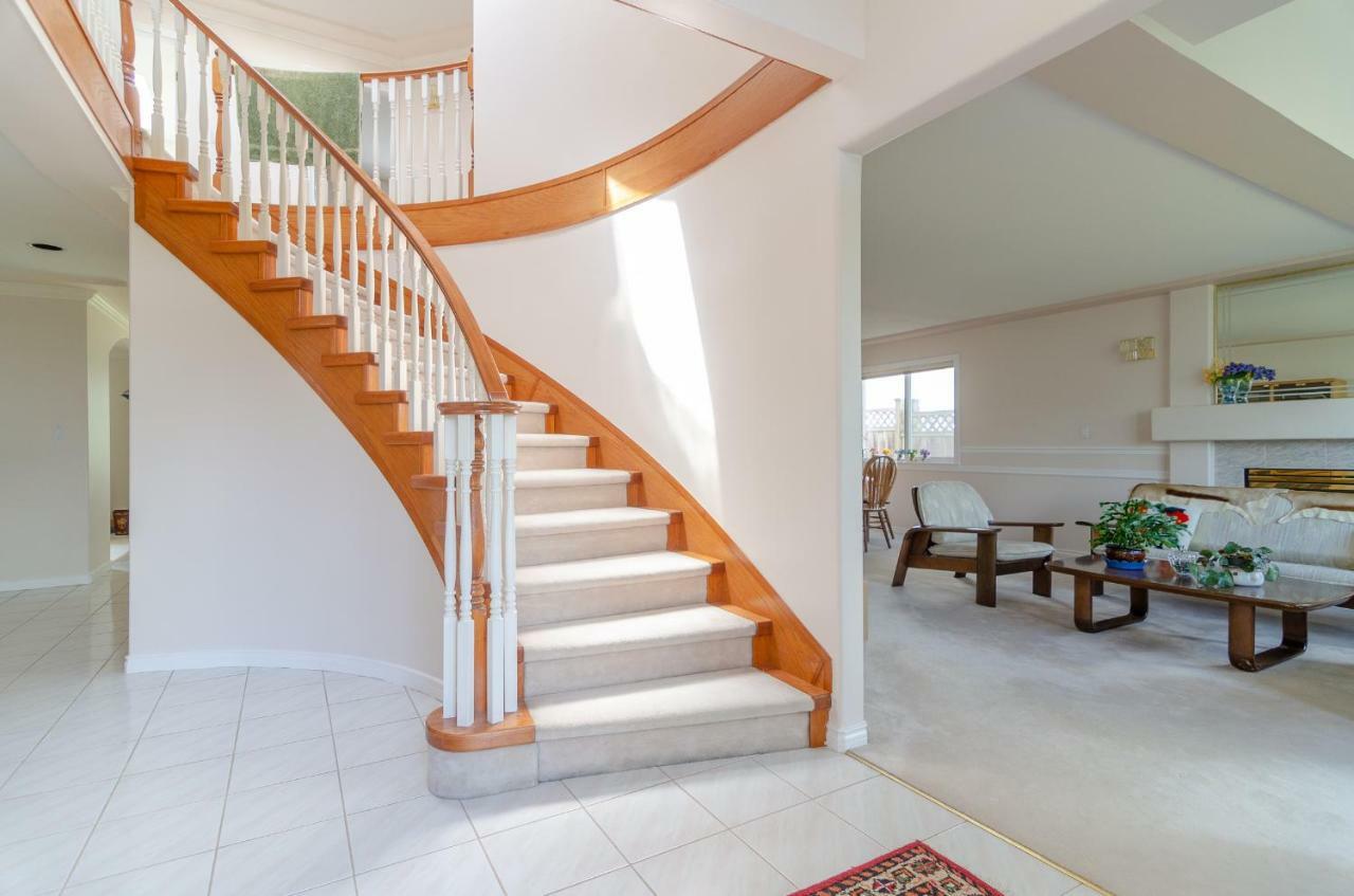 Great Guest Suite In A Gorgeous House New Westminster Exterior photo